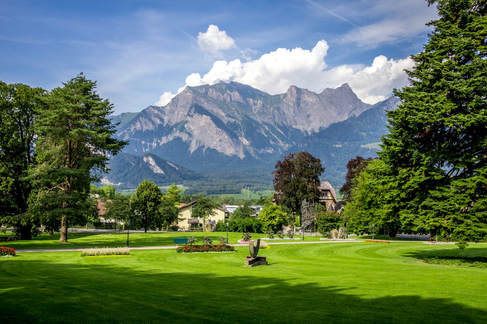 Almwiesen und Berge im Engadin